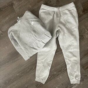 Nike Gray Fleece Sweatshirt & Jogger Set Women’s Medium Cozy Athleisure Lounge S